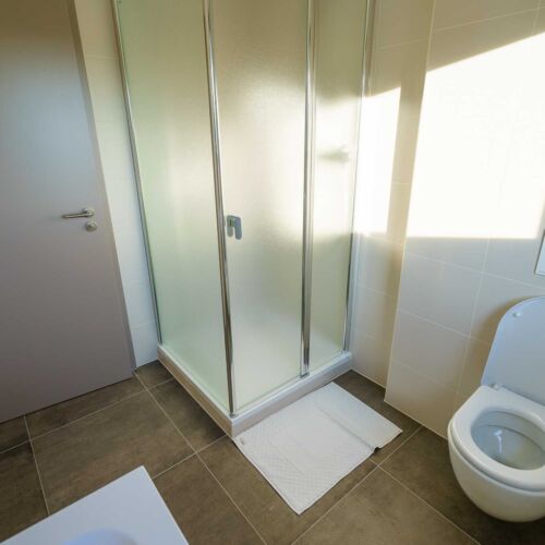 Apartman se sprchou s klimatizací pro 3 os. (s možností přistýlky)