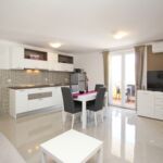 Medenceoldali emeleti 2 fős apartman 1 hálótérrel