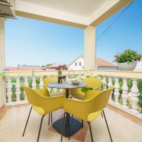 Apartament la etaj cu aer condiționat cu 2 camere pentru 3 pers.