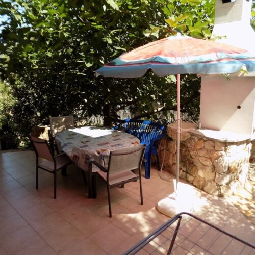 Upstairs 2-Room Air Conditioned Apartment for 4 Persons