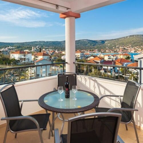 Sea View 3-Room Air Conditioned Apartment for 5 Persons