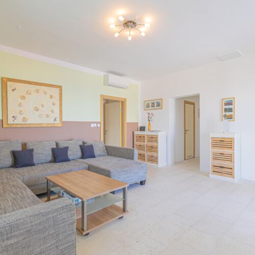 Apartament pentru 6 pers. (se inchirieaza doar integral)