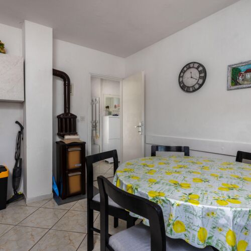 Apartament pentru 5 pers. (se inchirieaza doar integral)