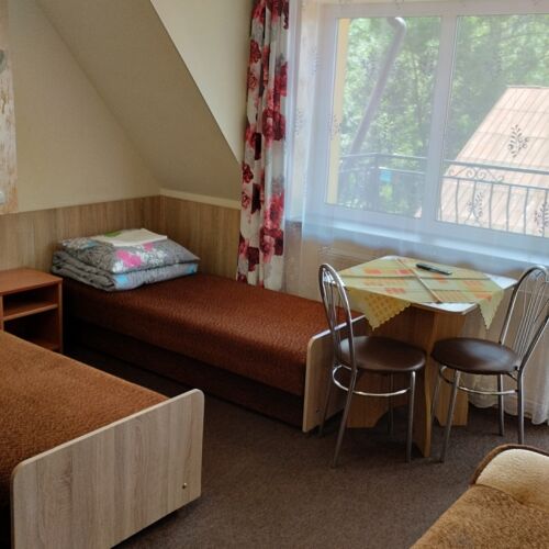 Pokój 4-osobowy z balkonem z łazienką