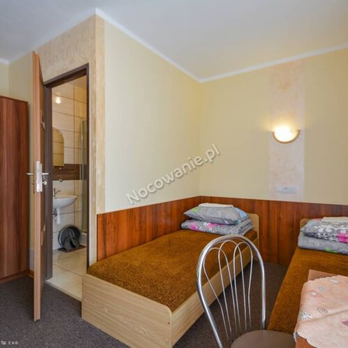Pokój 4-osobowy na parterze z łazienką