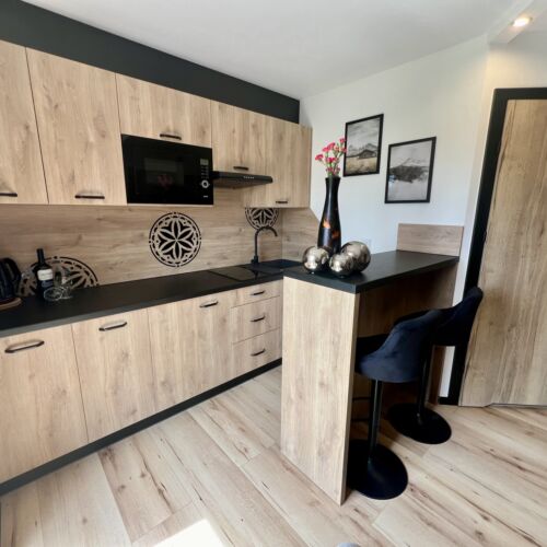 Apartament 4-osobowy z balkonem z 2 pomieszczeniami sypialnianymi