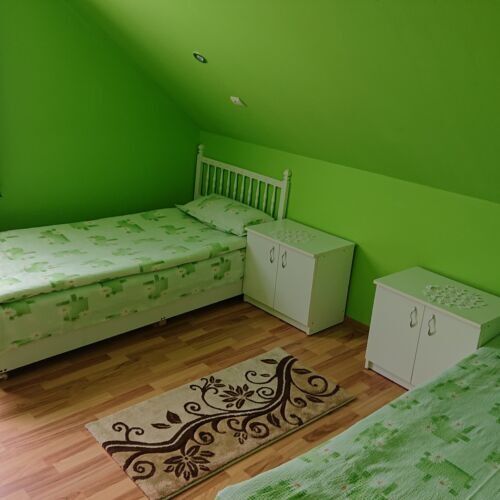 Camera  twin la etaj