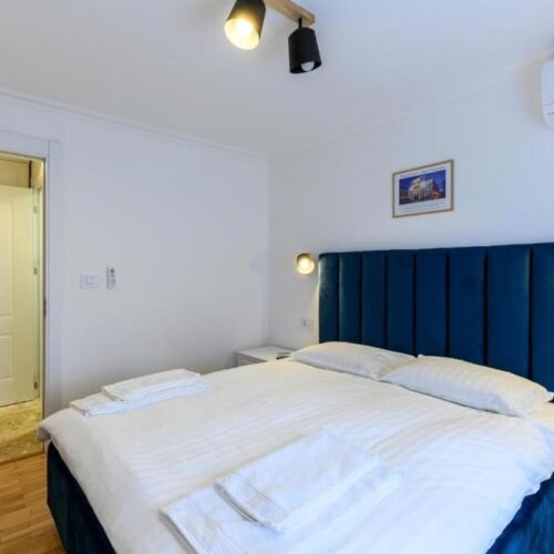 Apartament cu balcon cu aer condiționat cu 3 camere pentru 6 pers.