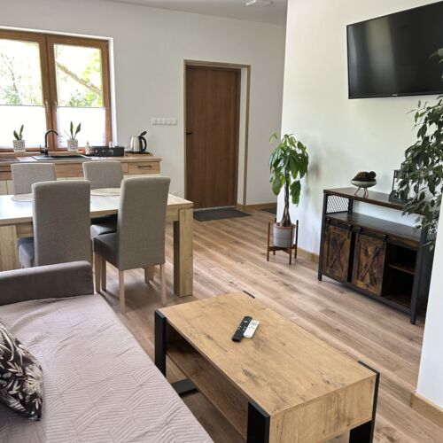 Apartament 4-osobowy Deluxe z widokiem na las z 2 pomieszczeniami sypialnianymi