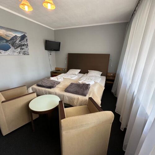 Apartament 4-osobowy na piętrze z widokiem na dziedziniec z 2 pomieszczeniami sypialnianymi