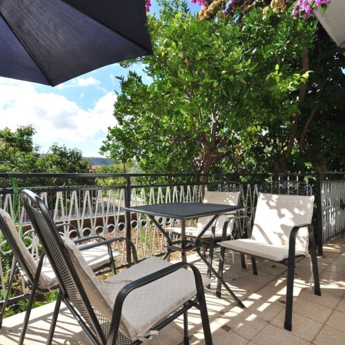 Ground Floor 3-Room Air Conditioned Apartment for 6 Persons