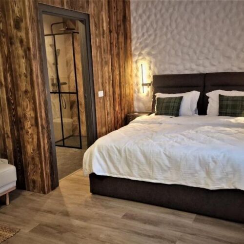 Suita king cu 2 camere pentru 3 pers.