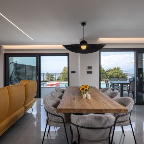 Vila familial(ă) cu vedere spre mare pentru 8 pers. (se inchirieaza doar integral)