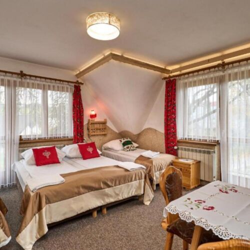 Camera cvadrupla cu baie