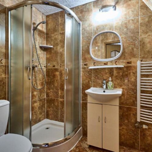 Camera cvadrupla cu baie