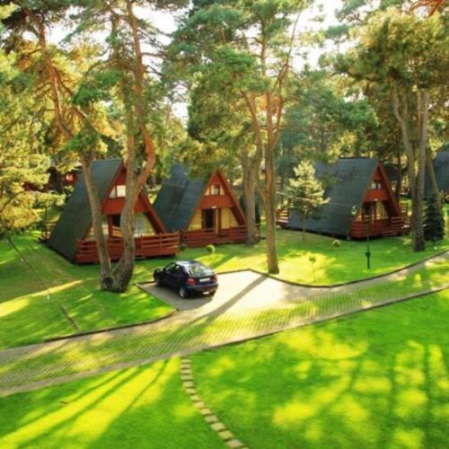 Domek drewniany 6-osobowy z klimatyzacją z tarasem