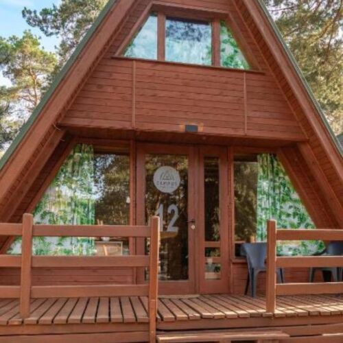 Domek drewniany 6-osobowy z klimatyzacją z tarasem