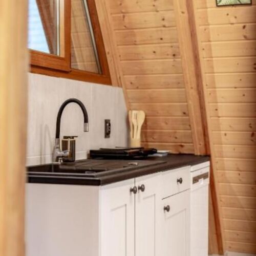 Domek drewniany 6-osobowy z klimatyzacją z tarasem