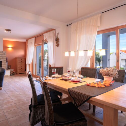 Casă de vacanță cu aer condiționat cu vedere spre mare pentru 6 pers. (se inchirieaza doar integral)