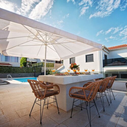 Sea View Air Conditioned Holiday Home for 8 Persons