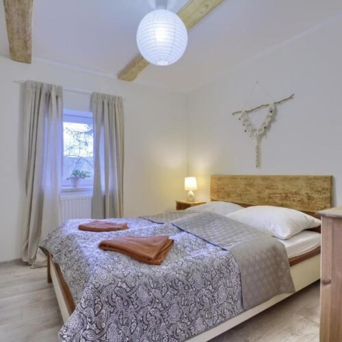 Apartman pro 4 os. se 2 ložnicemi s výhledem do zahrady 