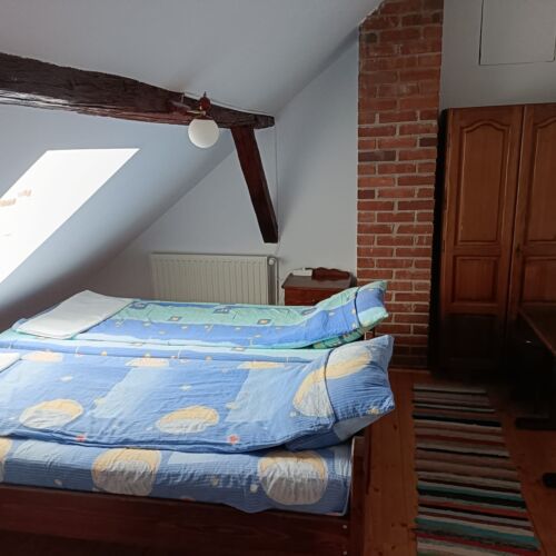 Camera cvadrupla family la mansardă