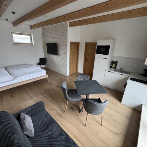 Doppelzimmer mit Dusche und Eigner Küche