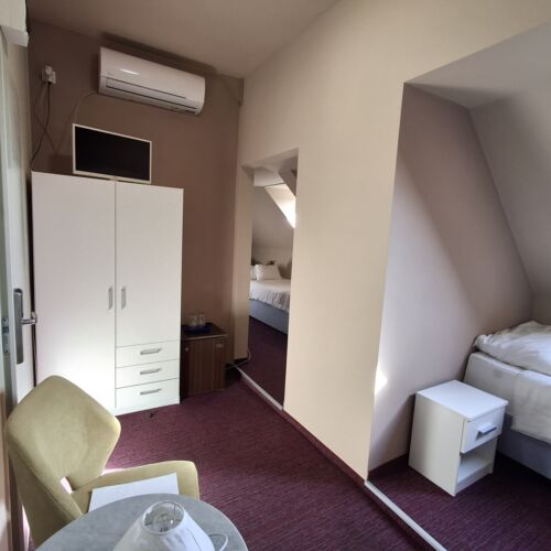 Junior Izba pre 4 os. na poschodí