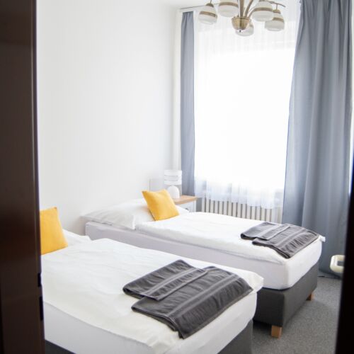 Camera twin standard Plus cu baie