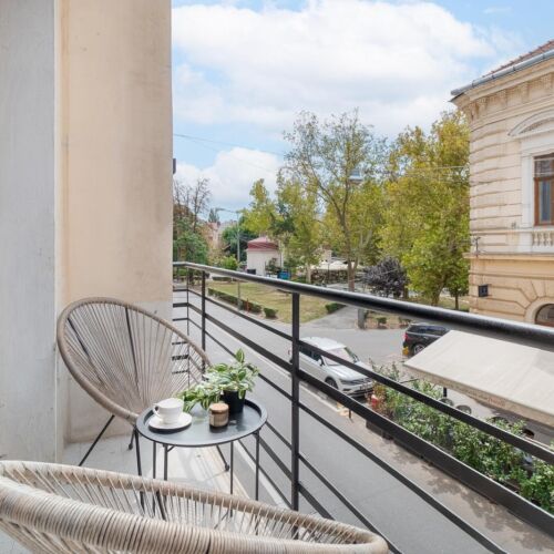 Camera dubla cu balcon cu vedere spre oraș