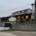 Casă de vacanță întreaga unitate cu vedere spre lac pentru 24 pers. (se inchirieaza doar integral)