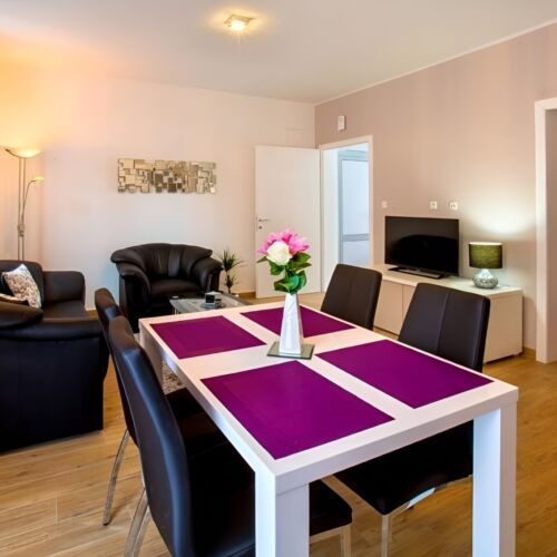 Yard View Ground Floor 2-Room Apartment for 3 Persons