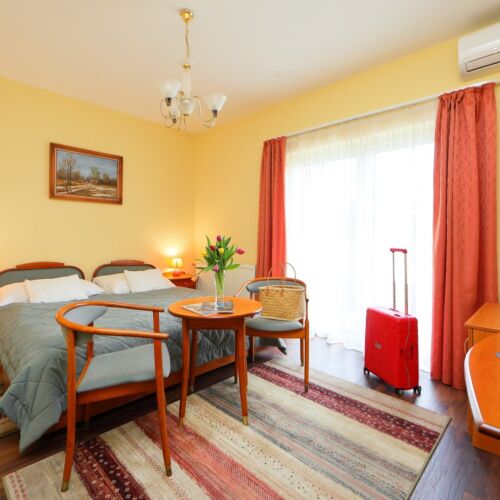 2-Room Suite for 4 Persons