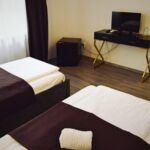 Camera twin tourist cu aer condiționat (se poate solicita pat suplimentar)