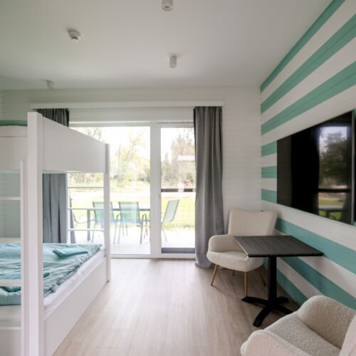 Pokoj s balkónem pro 4 os. na straně bazénu