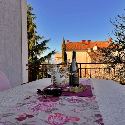 Apartman s balkónem pro 5 os. se 3 ložnicemi s výhledem do dvora