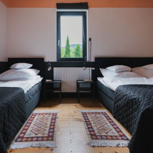 Mountain View Whole House Holiday Home for 10 Persons (extra beds available)