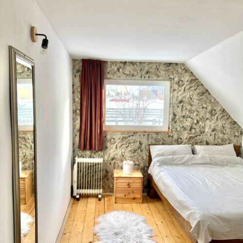 Cabană întreaga unitate cu vedere spre munte pentru 10 pers. (se inchirieaza doar integral)