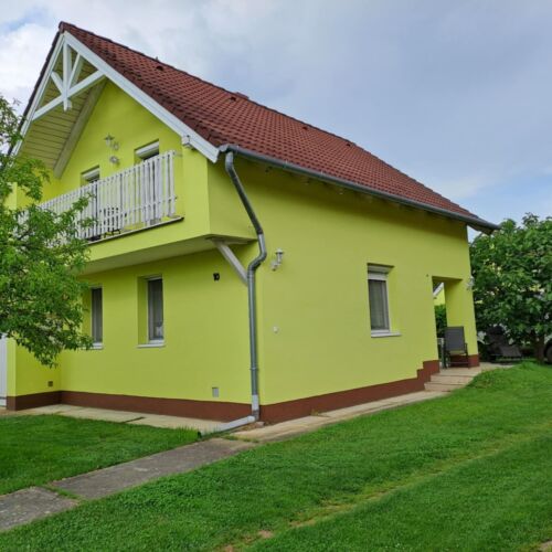 Air Conditioned House for 6 Persons