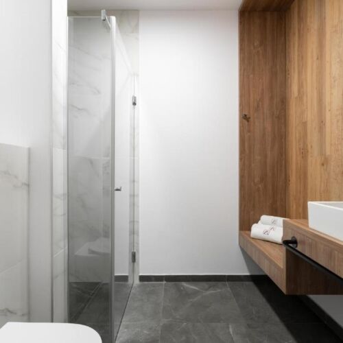 Apartament 4-osobowy z widokiem na morze z 2 pomieszczeniami sypialnianymi