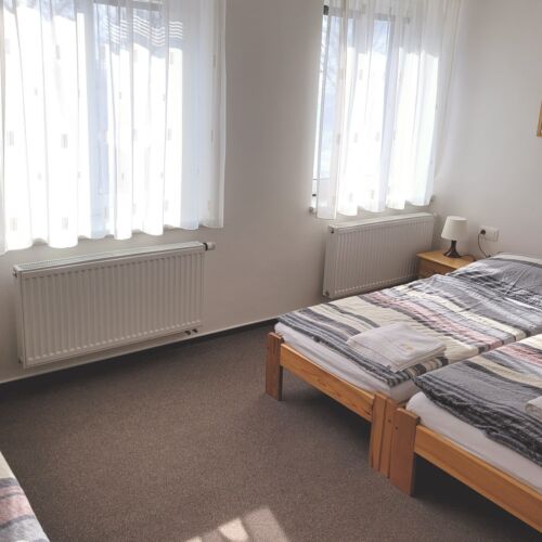 Casă de vacanță întreaga unitate pentru 45 pers. (se inchirieaza doar integral)