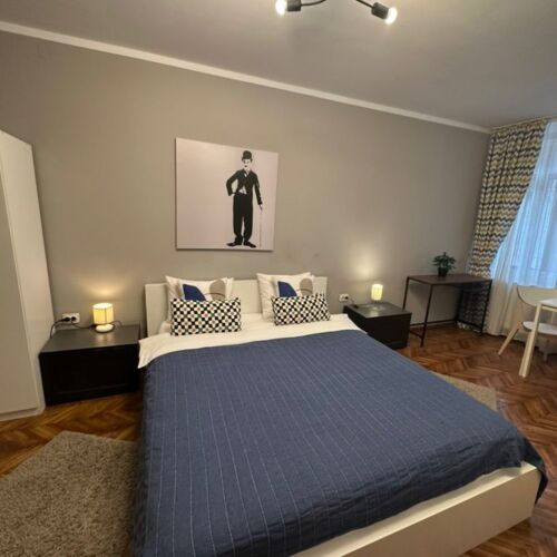 Camera dubla cu vedere spre munte