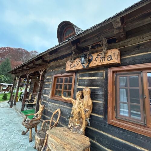 Cabană pentru 6 pers. (se inchirieaza doar integral)