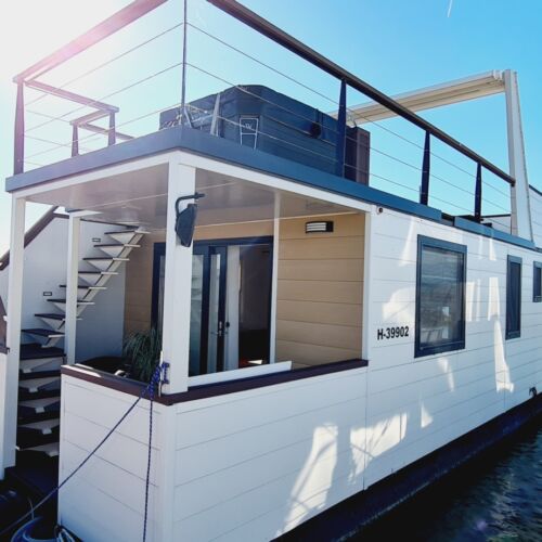 Apartament exclusive cu vedere la port pentru 4 pers. (se inchirieaza doar integral)