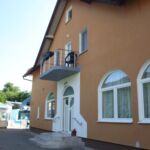 Udvarra néző emeleti franciaágyas szoba
