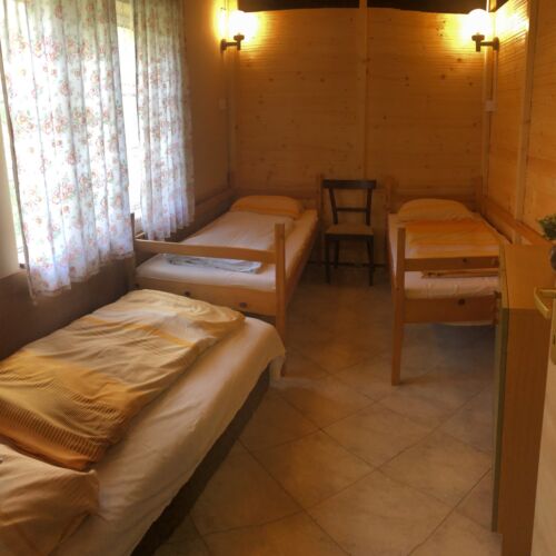 Întreaga unitate pentru 6 pers. (se inchirieaza doar integral)