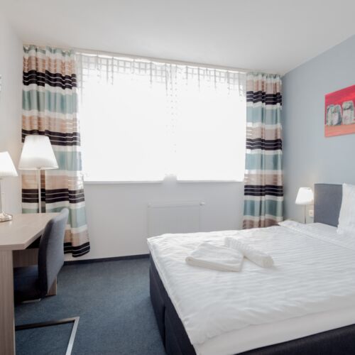 Camera single lCD TV cu duș