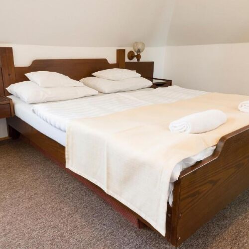 Pokój 3-osobowy na piętrze z widokiem na dziedziniec (możliwa dostawka)