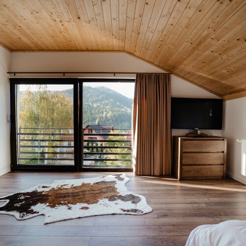 Apartman pro 6 os. se 3 ložnicemi s výhledem na hory na poschodí