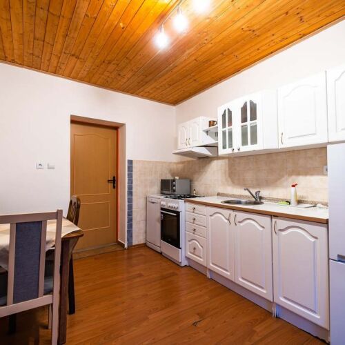 Apartman (jako celek) pro 4 os. na straně bazénu celý Dům